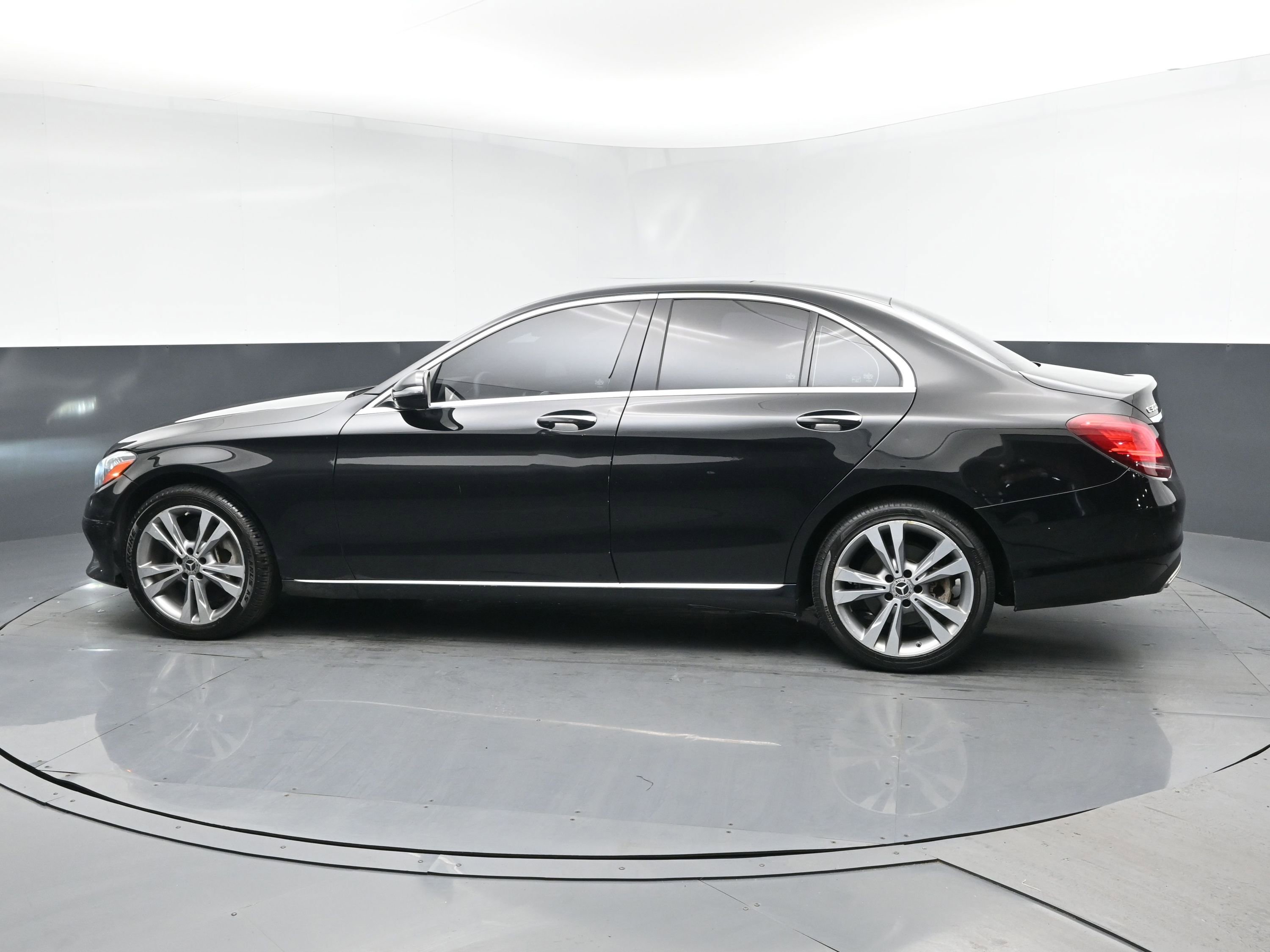 Used 2019 Mercedes-Benz C 300 4MATIC Sedan image 4