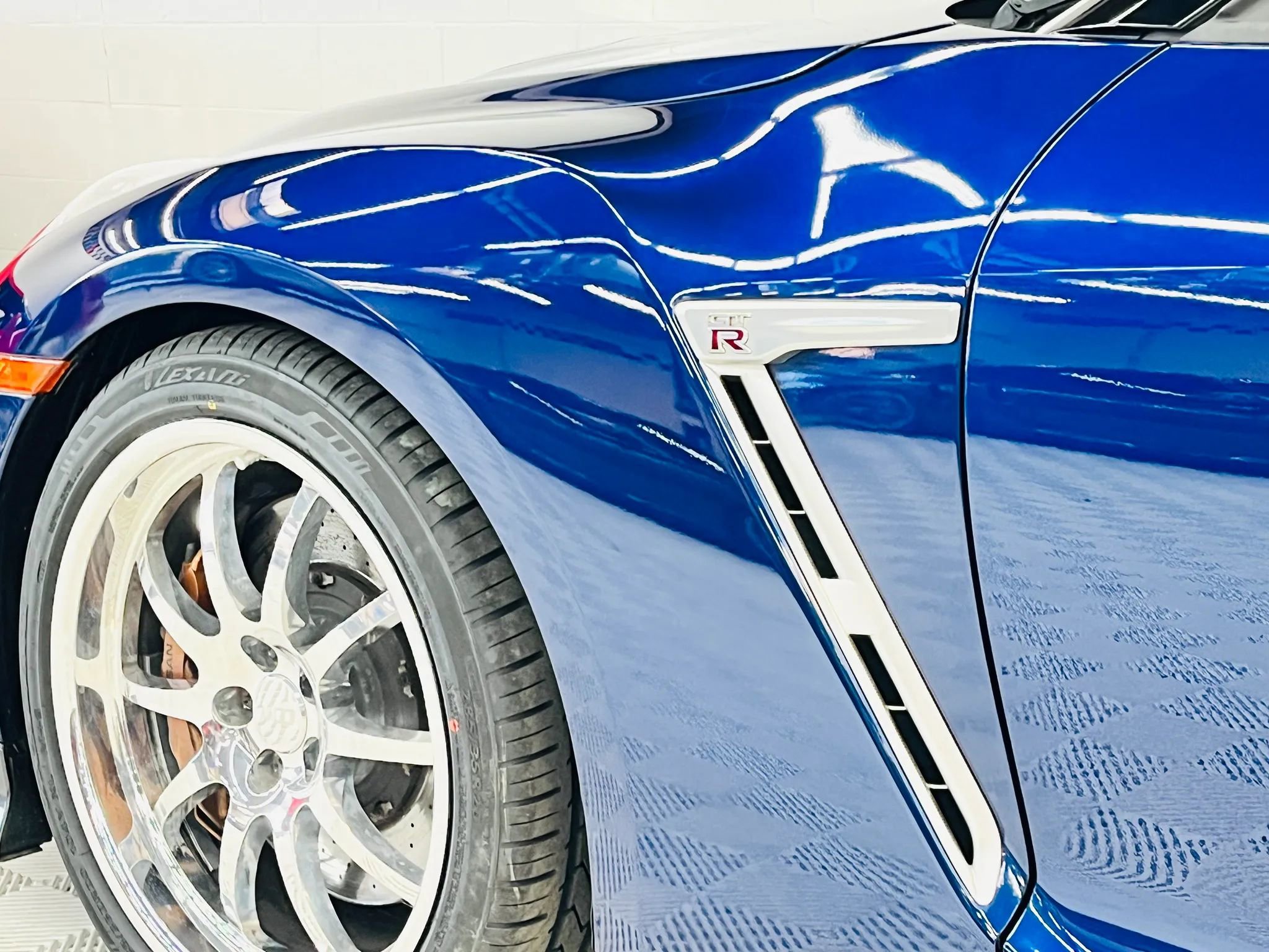 Used 2015 Nissan GT-R Premium image 6