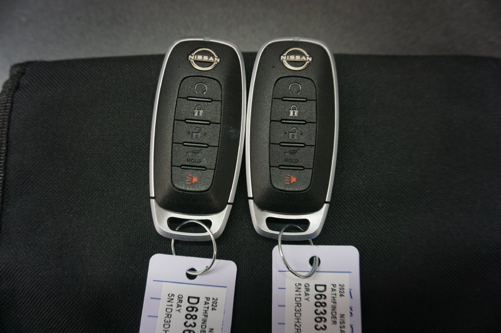 Used 2024 Nissan Pathfinder Platinum FWD image 22
