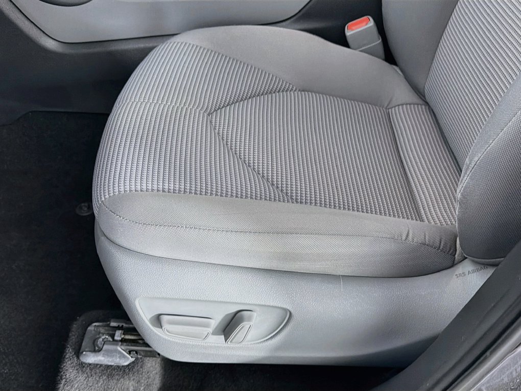 Used 2023 Toyota Highlander LE FWD image 24
