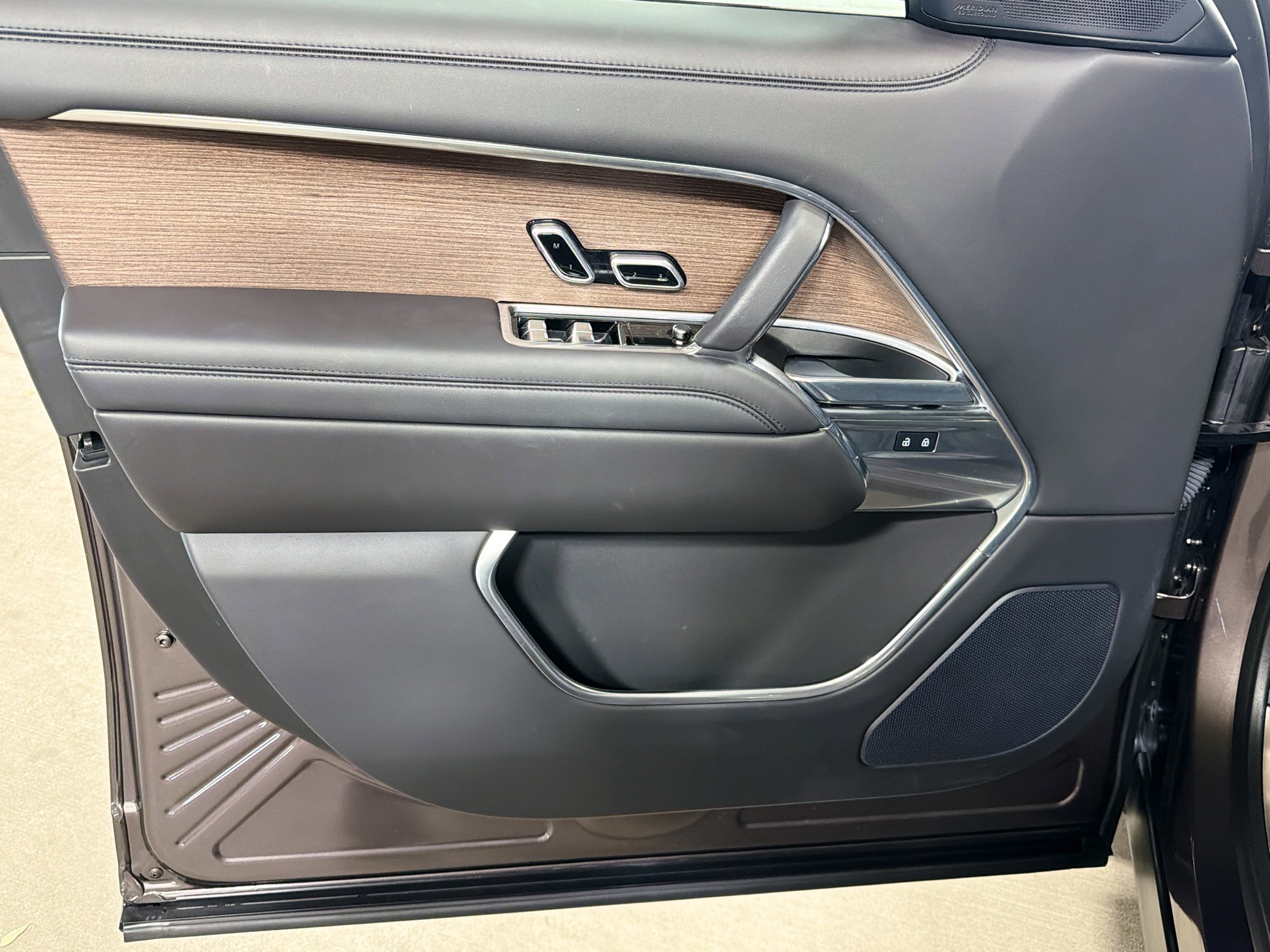 Used 2025 Land Rover Range Rover Long Wheelbase SE image 22