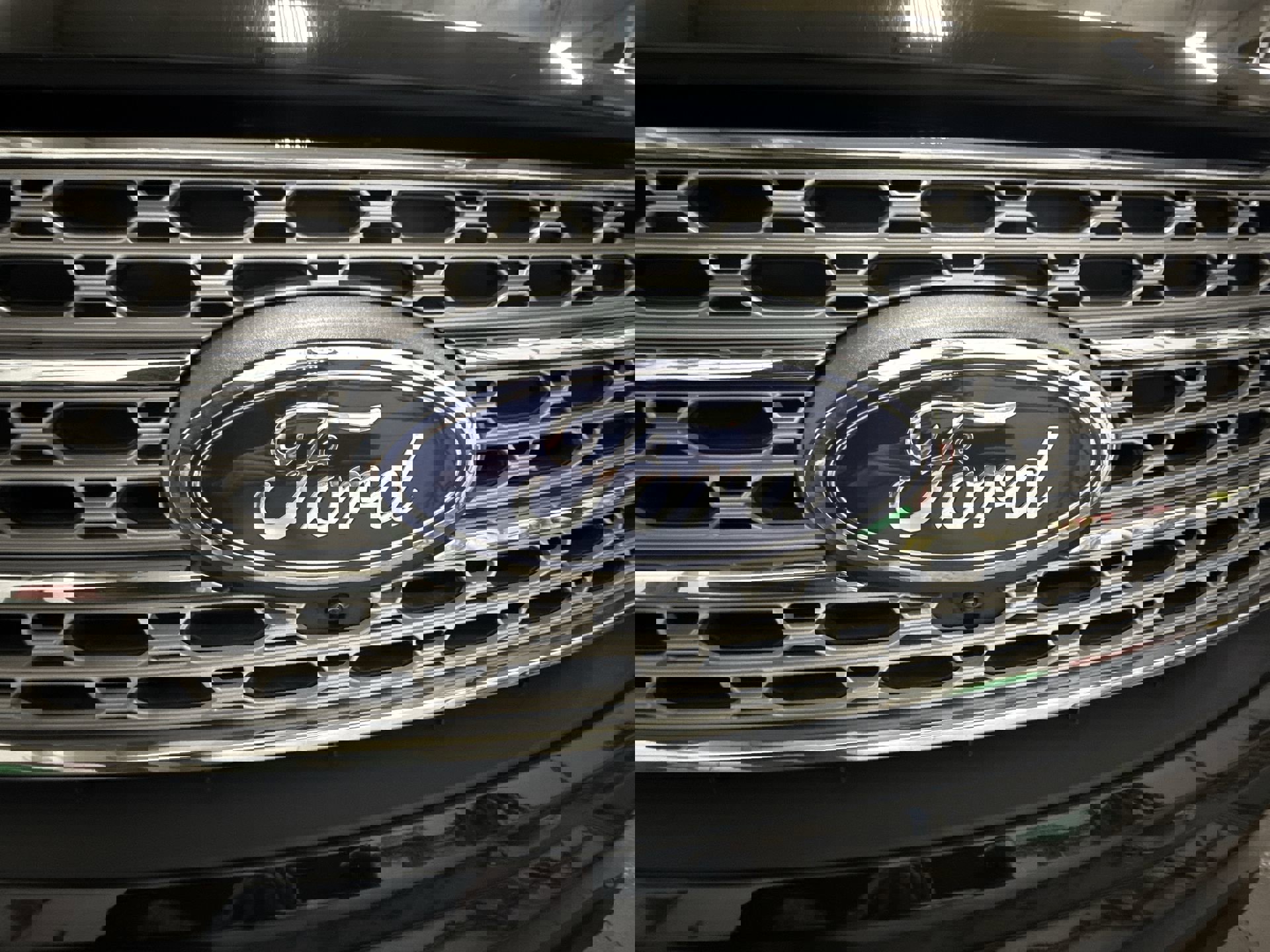 Used 2023 Ford Explorer Limited image 30