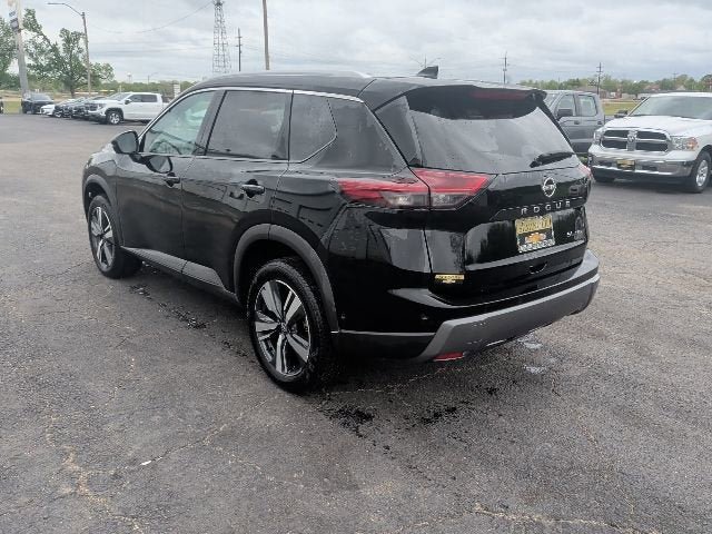 Used 2024 Nissan Rogue SL AWD/4WD image 4