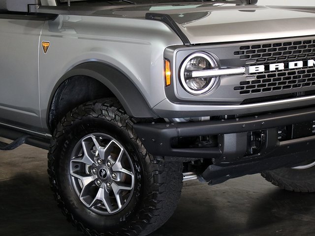 Used 2024 Ford Bronco Badlands image 8