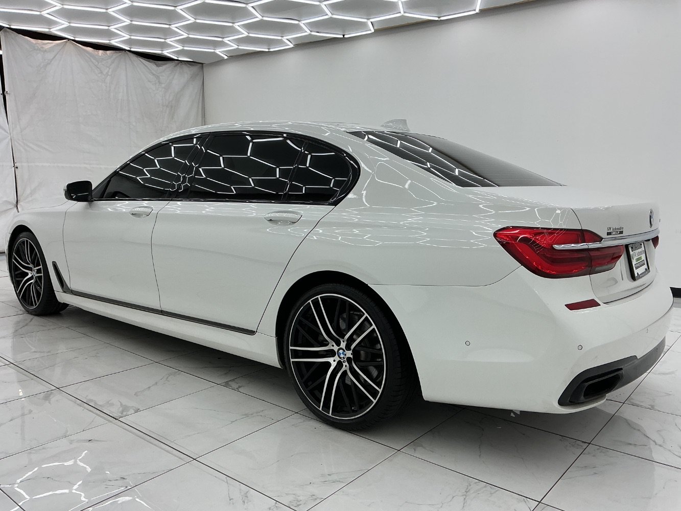 Used 2018 BMW 750i RWD image 12
