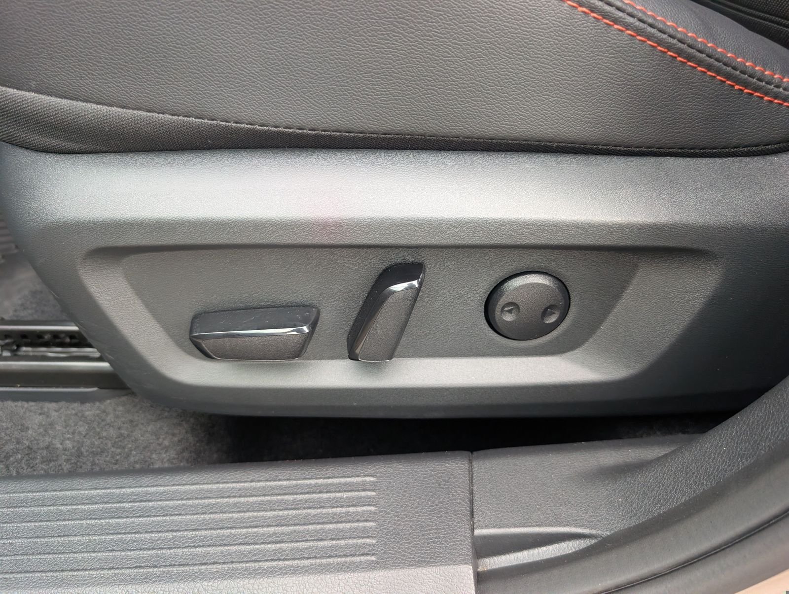 Used 2026 Nissan Rogue SV AWD/4WD image 15