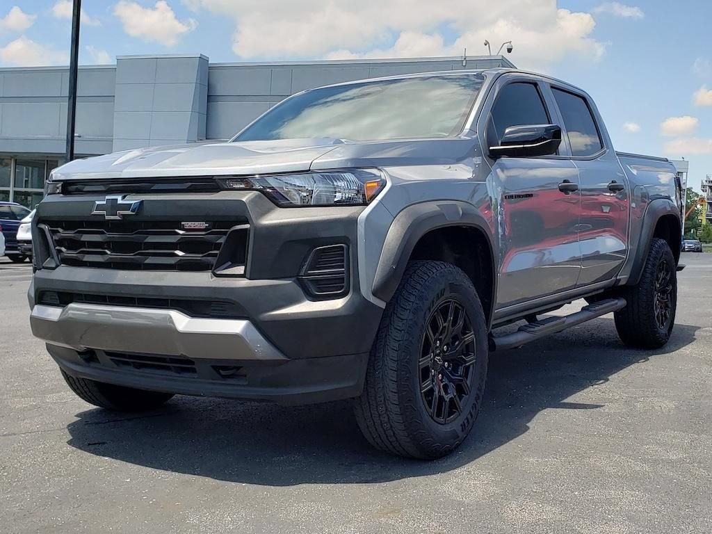 Used 2024 Chevrolet Colorado Trail Boss w/ Advanced Trailering Package AWD/4WD image 4