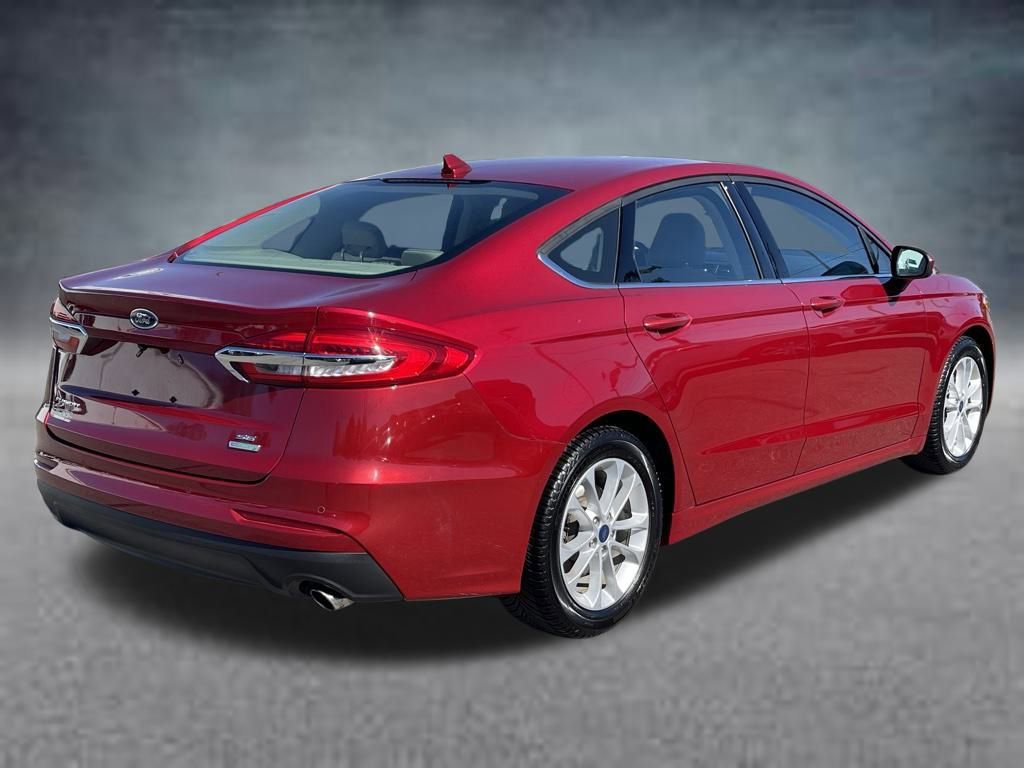 Used 2020 Ford Fusion SE image 3