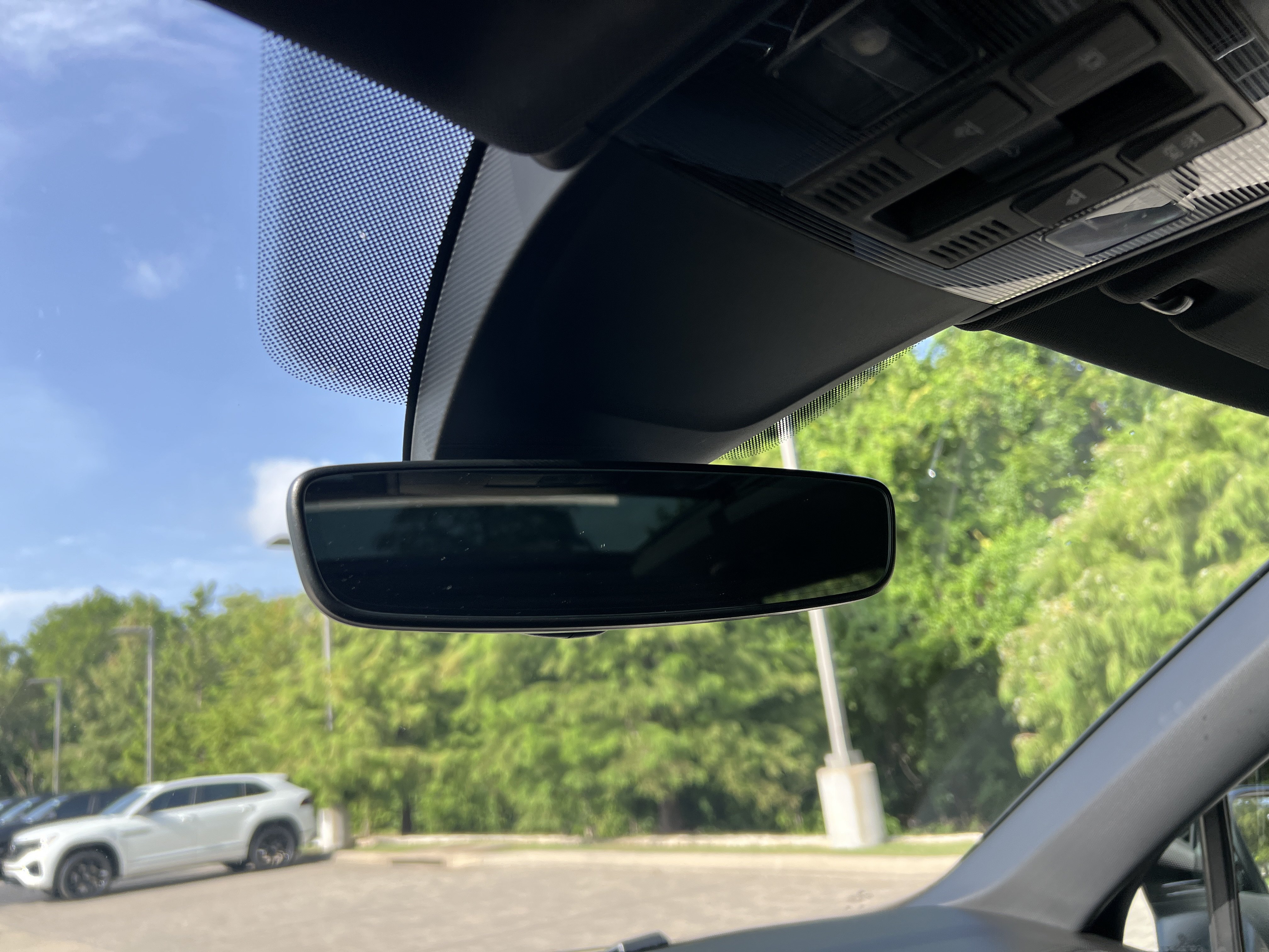 Certified 2023 Volkswagen Tiguan SE R-Line FWD image 23