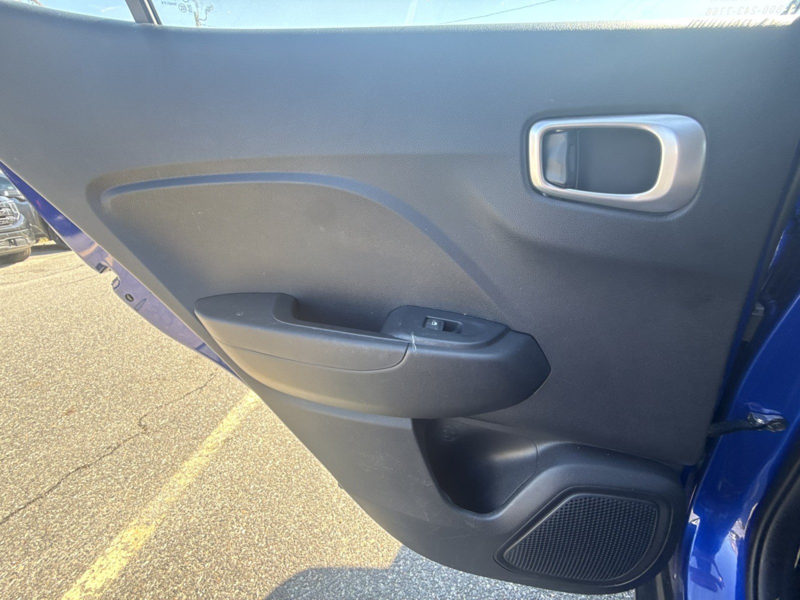 Used 2025 Hyundai Venue SEL FWD image 29