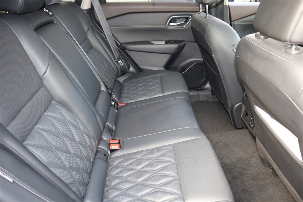 Certified 2022 Nissan Rogue Platinum w/ Head-Up Display Package image 29