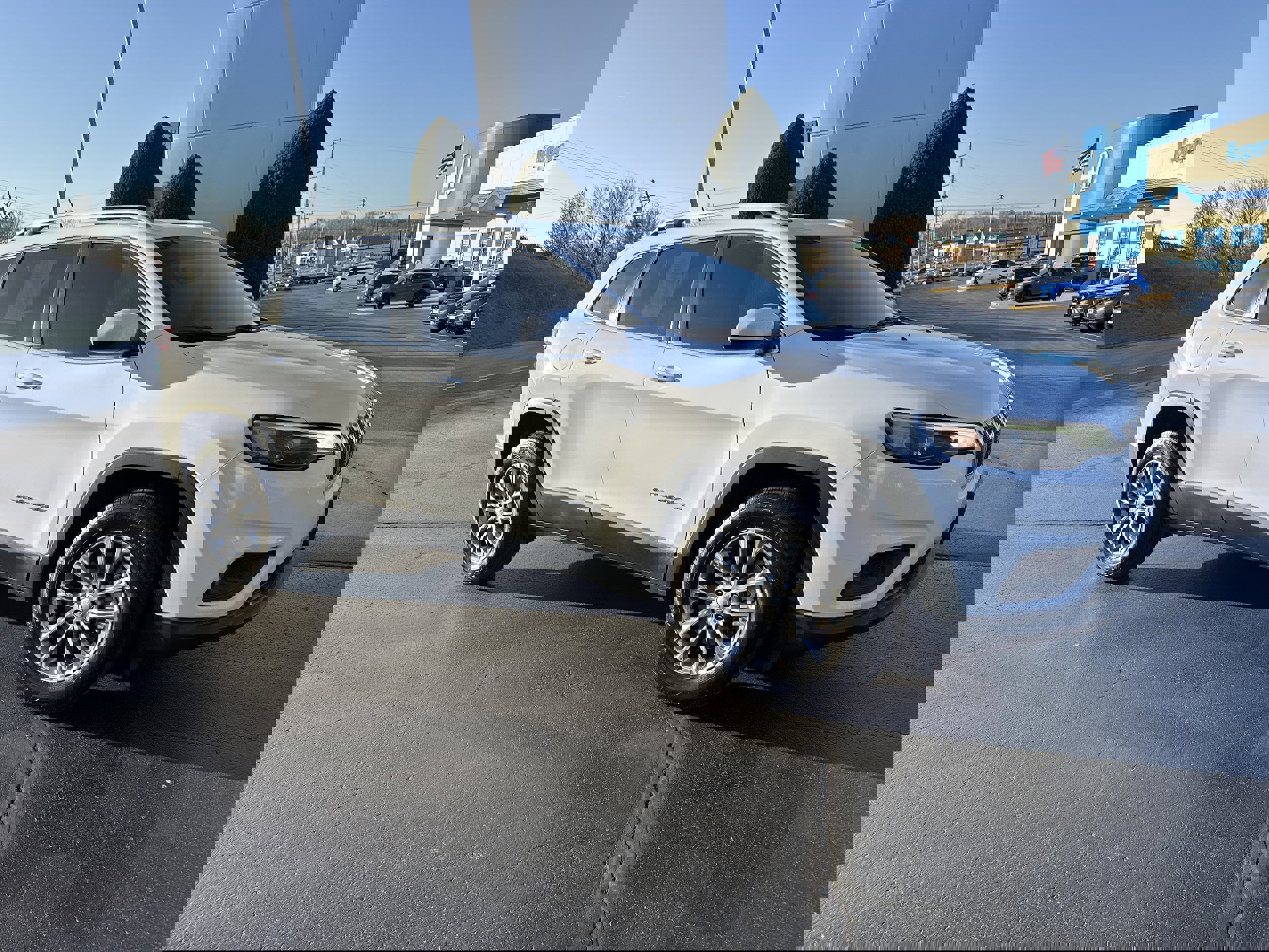 Used 2019 Jeep Cherokee Latitude Plus w/ Comfort/Convenience Group