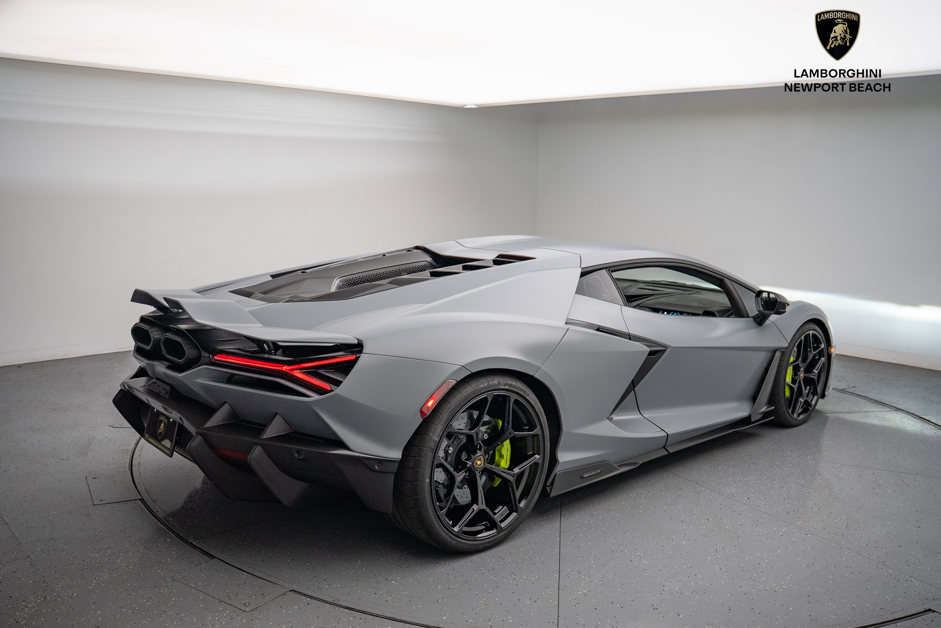 Used 2024 Lamborghini Revuelto image 25