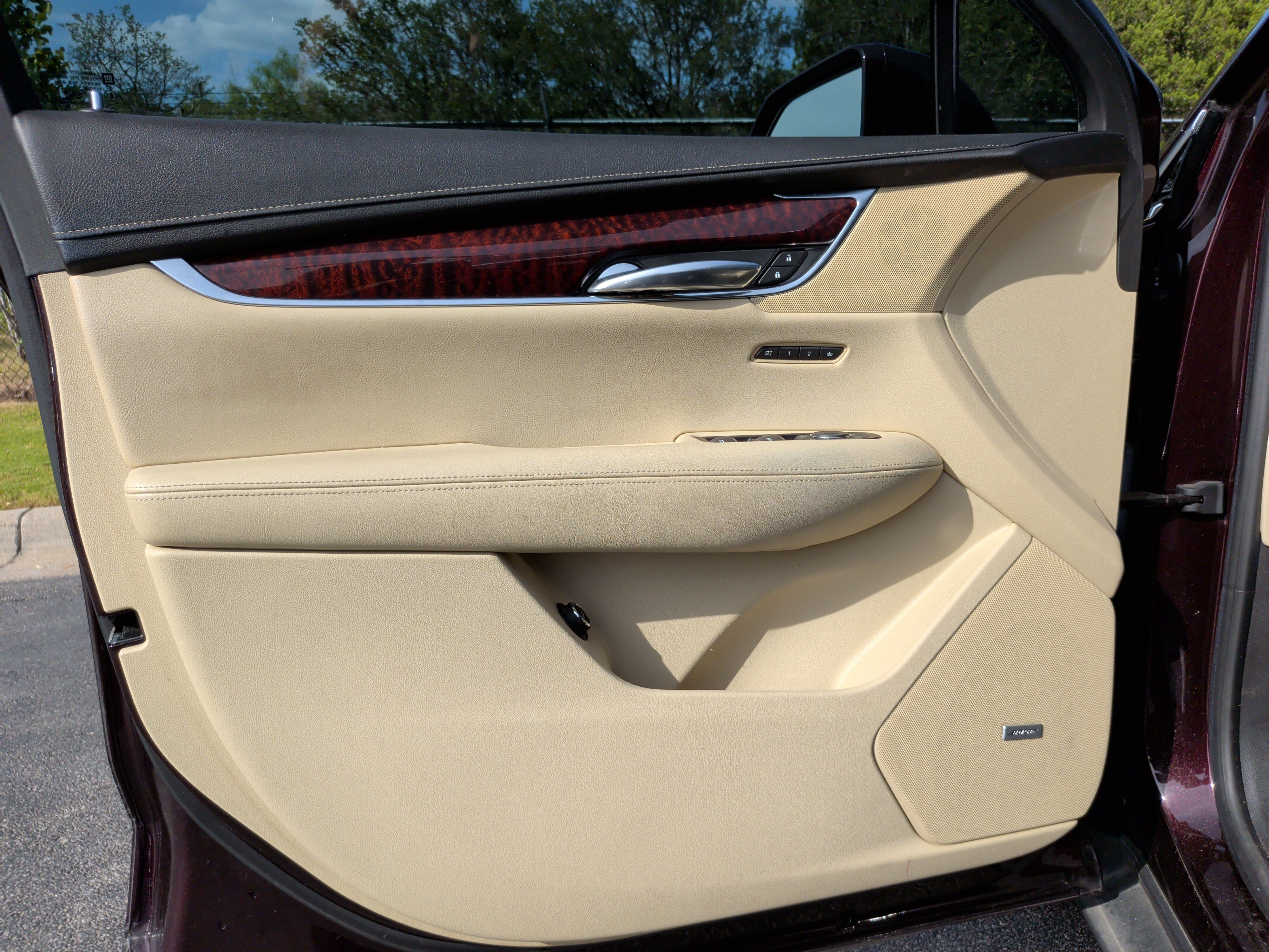 Used 2017 Cadillac XT5 Luxury w/ Driver Awareness Package FWD image 30