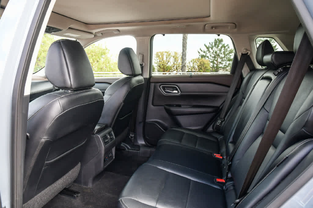 Used 2021 Nissan Rogue SL w/ Premium Package FWD image 16