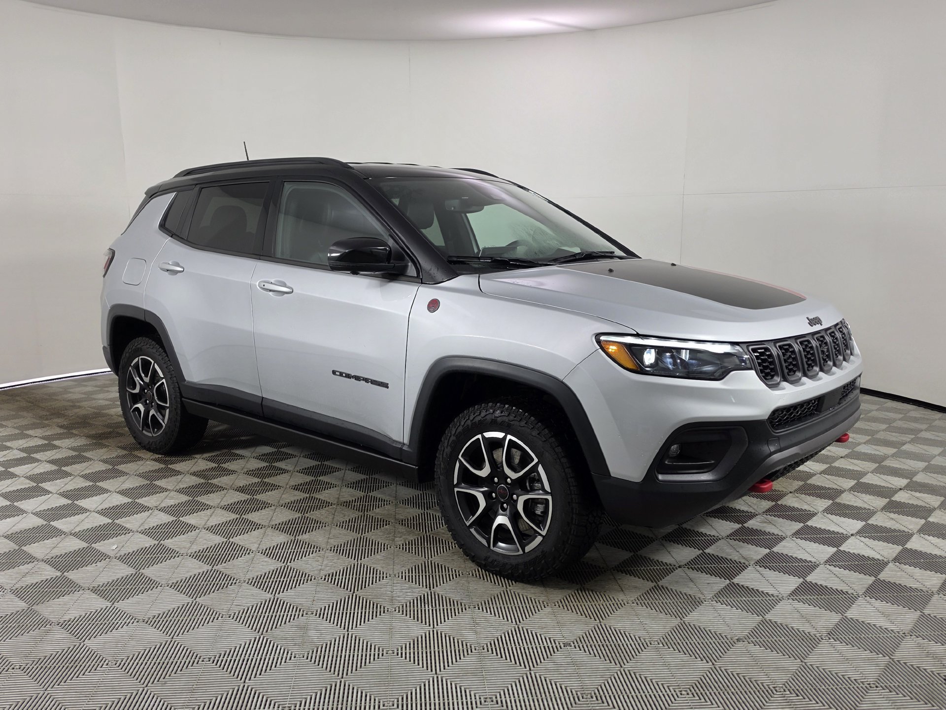 Used 2025 Jeep Compass Trailhawk w/ Trailhawk Elite Group AWD/4WD image 49
