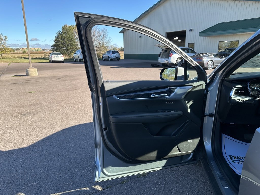 Used 2024 Cadillac XT6 Premium Luxury image 11
