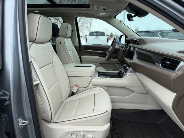 Used 2024 GMC Yukon XL Denali w/ Denali Reserve Package image 25