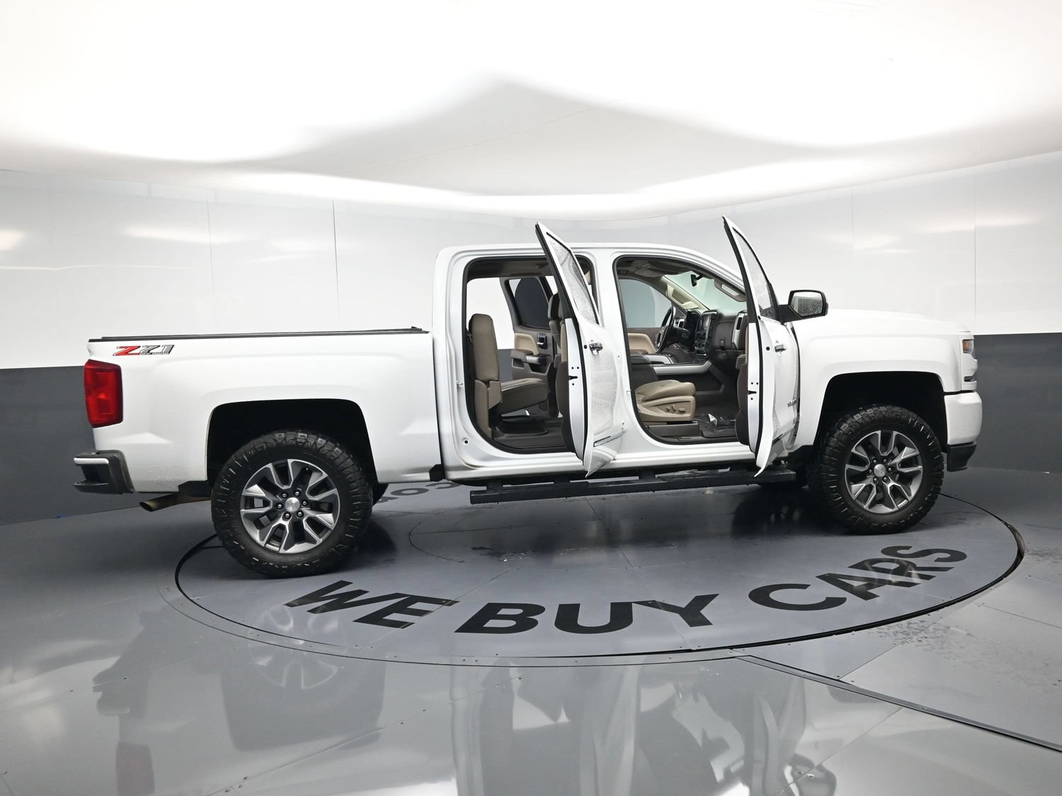 Used 2018 Chevrolet Silverado 1500 LTZ Z71 w/ LTZ Plus Package AWD/4WD image 26