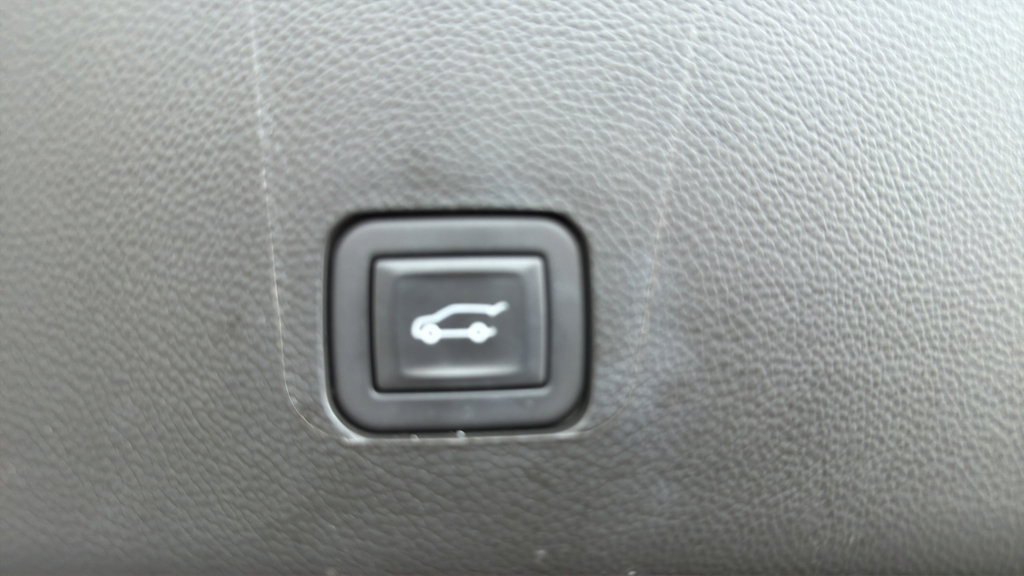 Used 2023 Chevrolet Traverse RS w/ LPO, Floor Liner Package AWD/4WD image 17