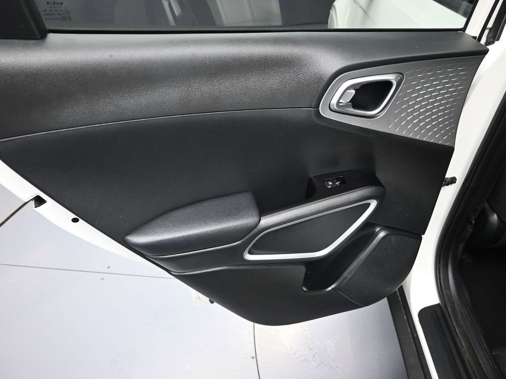 Used 2023 Kia Soul LX w/ LX Technology Package image 26