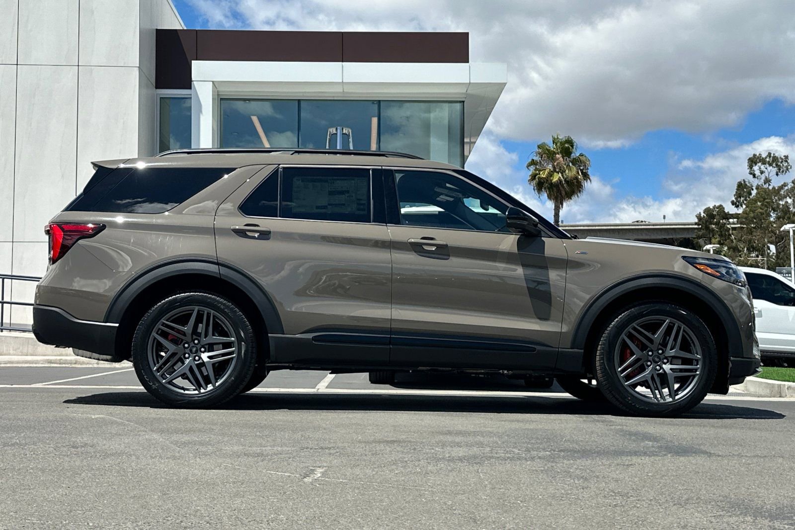 New 2026 Ford Explorer ST-Line w/ ST-Line Street Pack RWD image 2