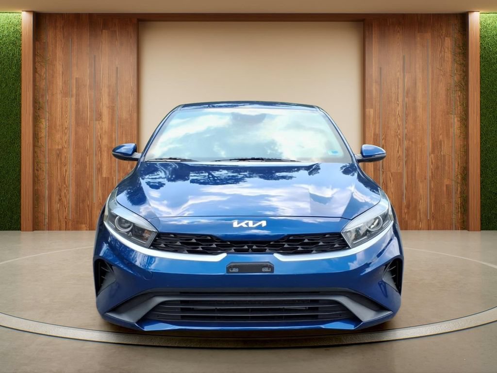 Used 2024 Kia Forte LXS w/ LXS Technology Package FWD image 2