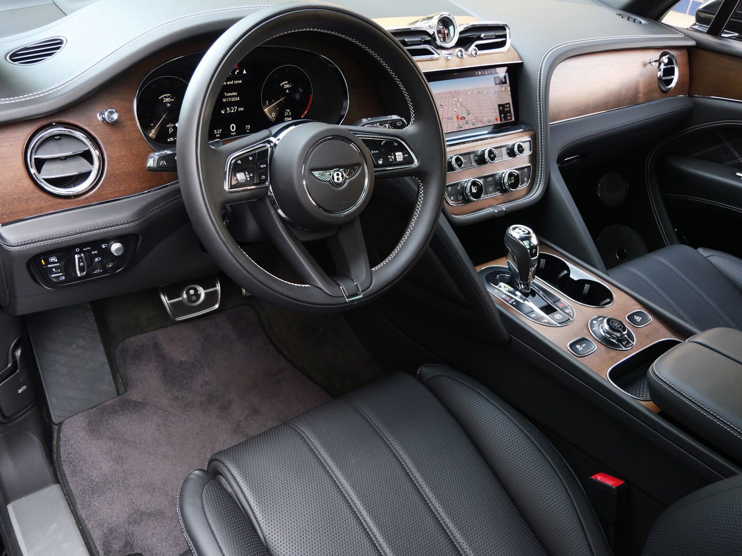 Used 2023 Bentley Bentayga Extended Wheelbase AWD/4WD image 12