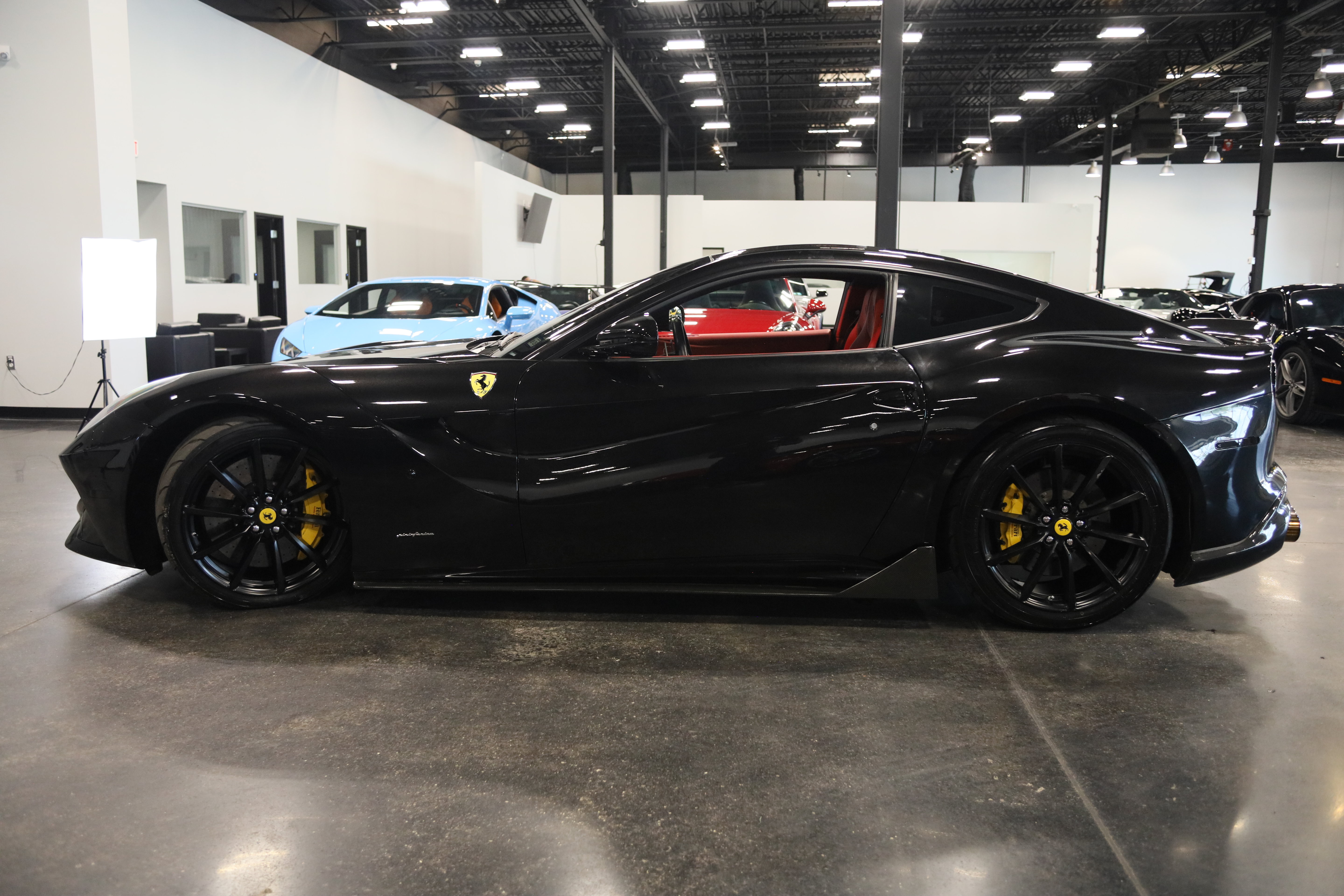 Used 2017 Ferrari F12 Berlinetta RWD image 10