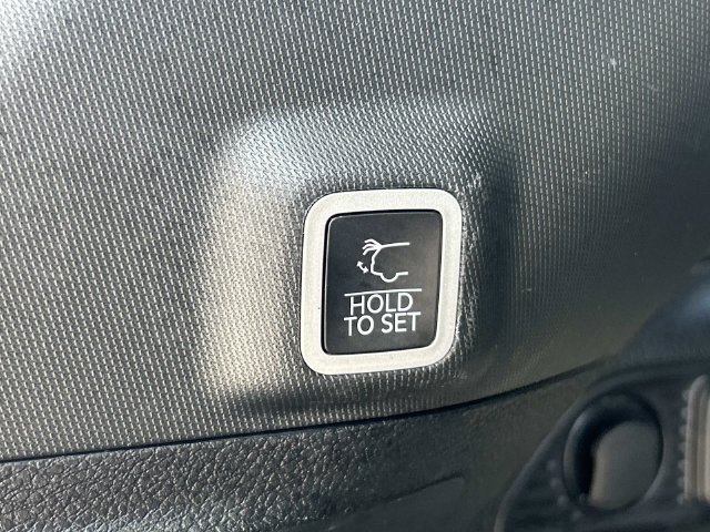 Used 2024 Jeep Grand Cherokee Altitude AWD/4WD image 12