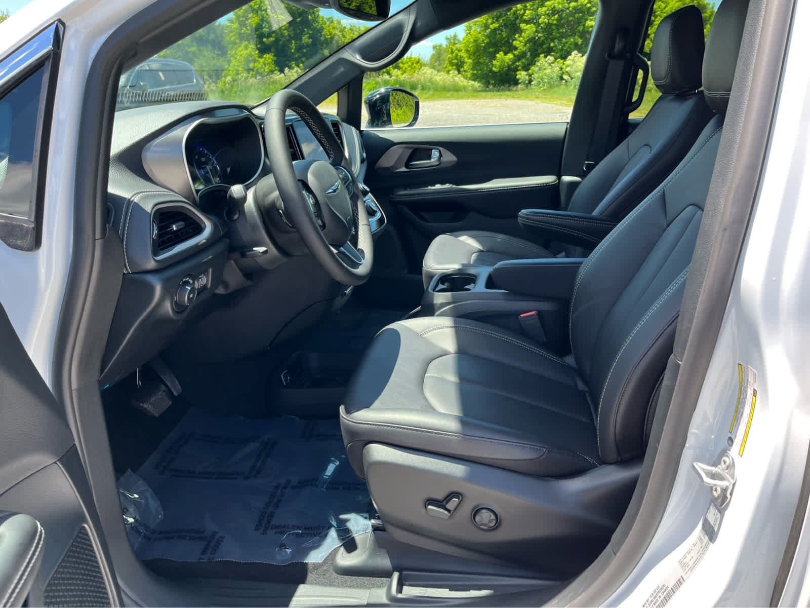 New 2026 Chrysler Pacifica Select FWD image 10