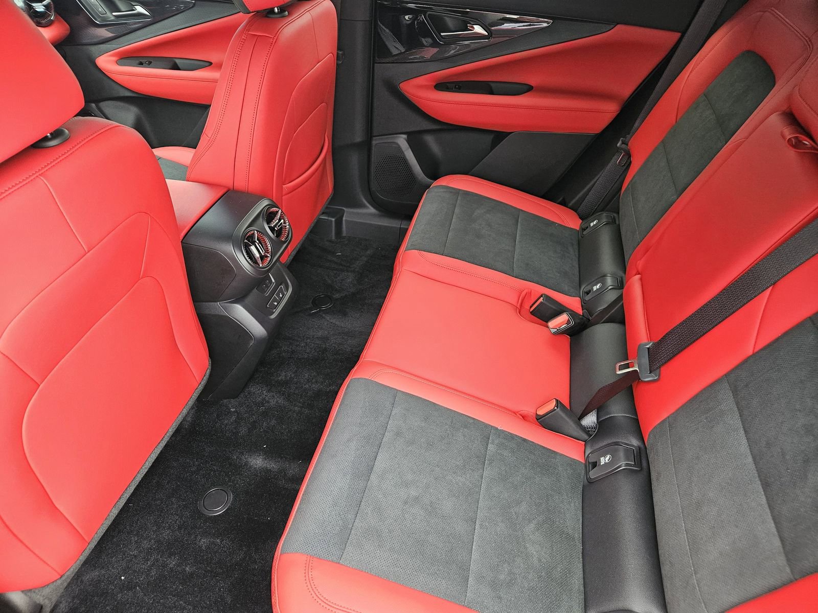 Certified 2025 Chevrolet Blazer EV RS image 32