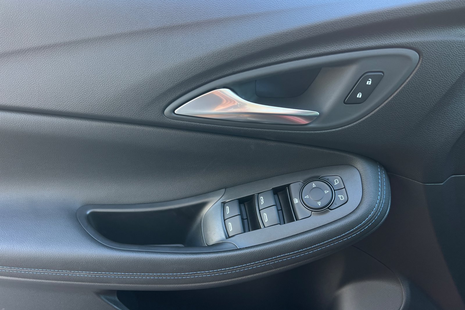 New 2026 Buick Encore GX Sport Touring FWD image 9
