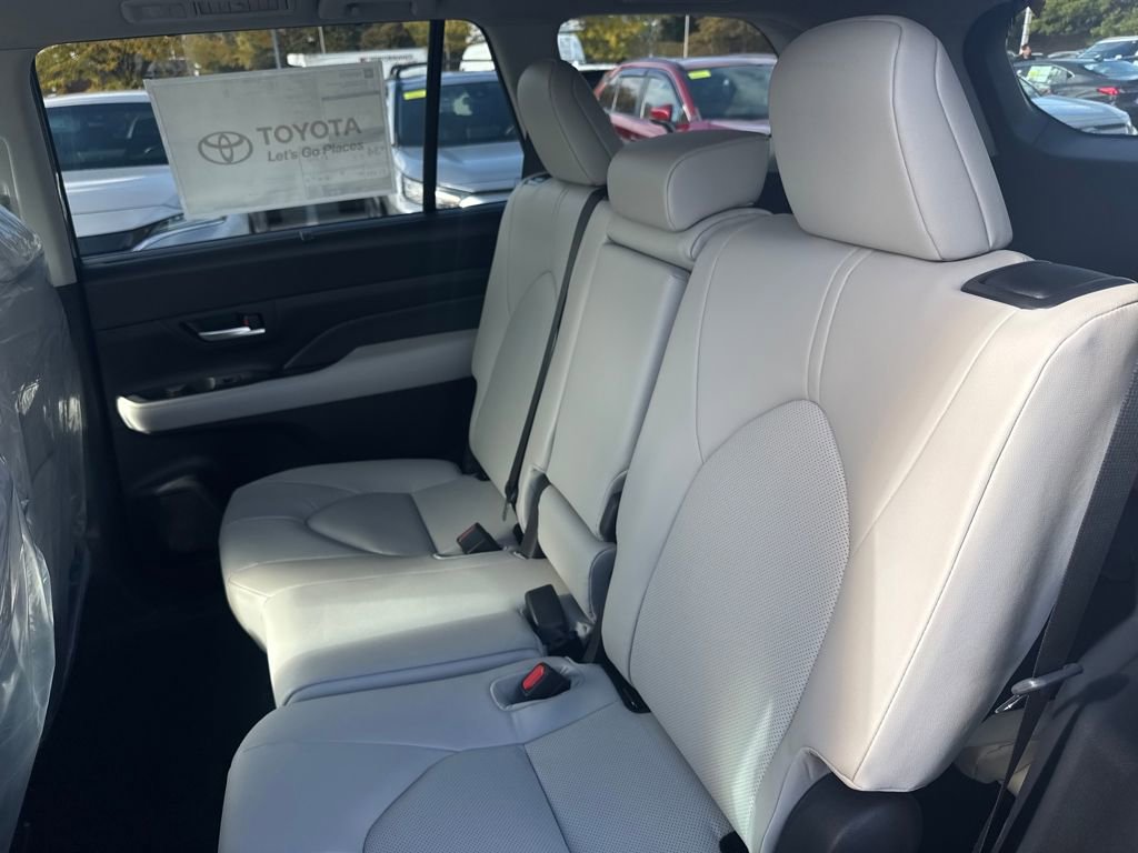 New 2026 Toyota Grand Highlander XLE image 13