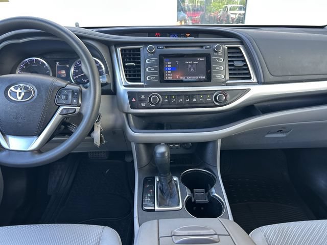 Used 2019 Toyota Highlander LE FWD image 15