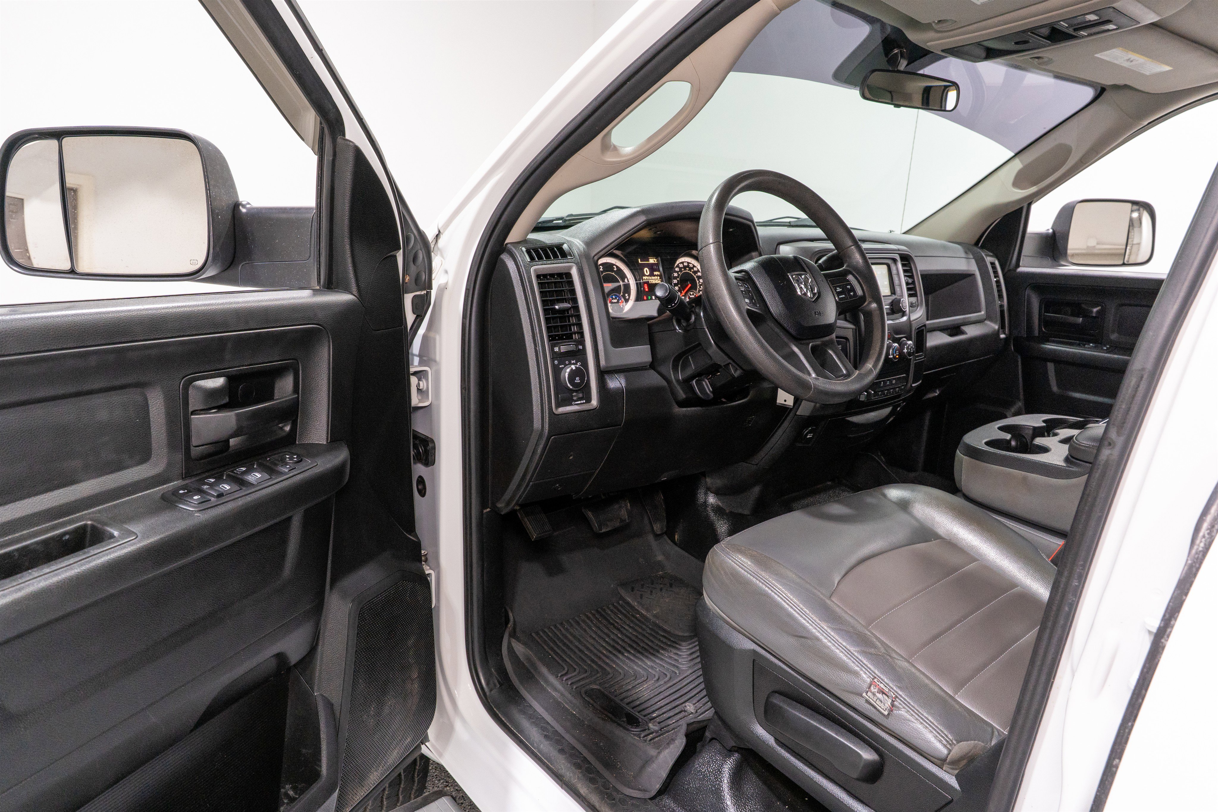Used 2018 RAM 3500 Tradesman w/ Chrome Appearance Group AWD/4WD image 14