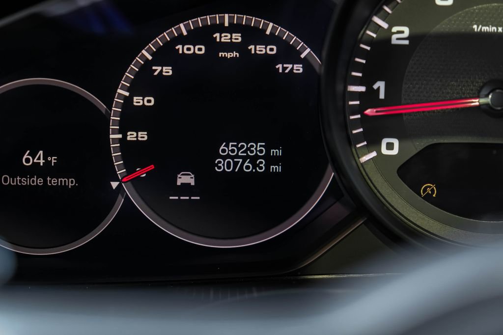 Used 2022 Porsche Cayenne AWD/4WD image 19