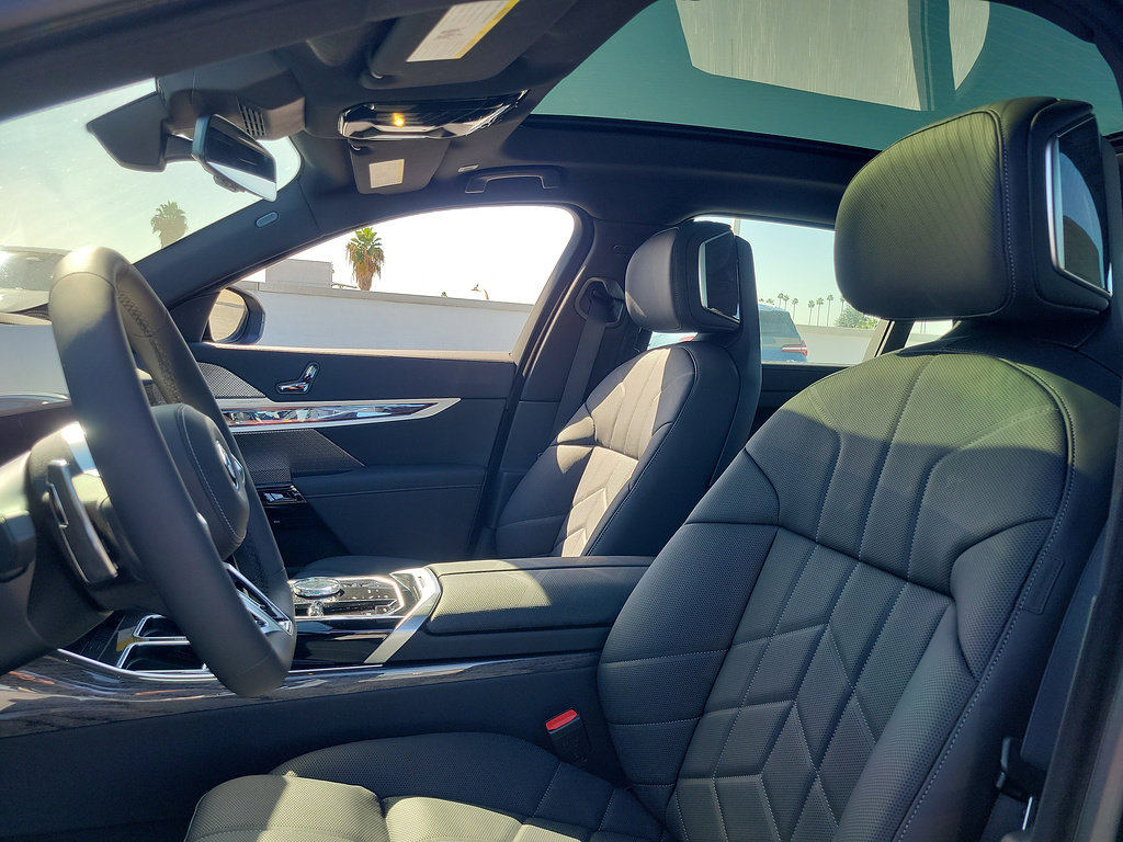New 2026 BMW 750e xDrive AWD/4WD image 18