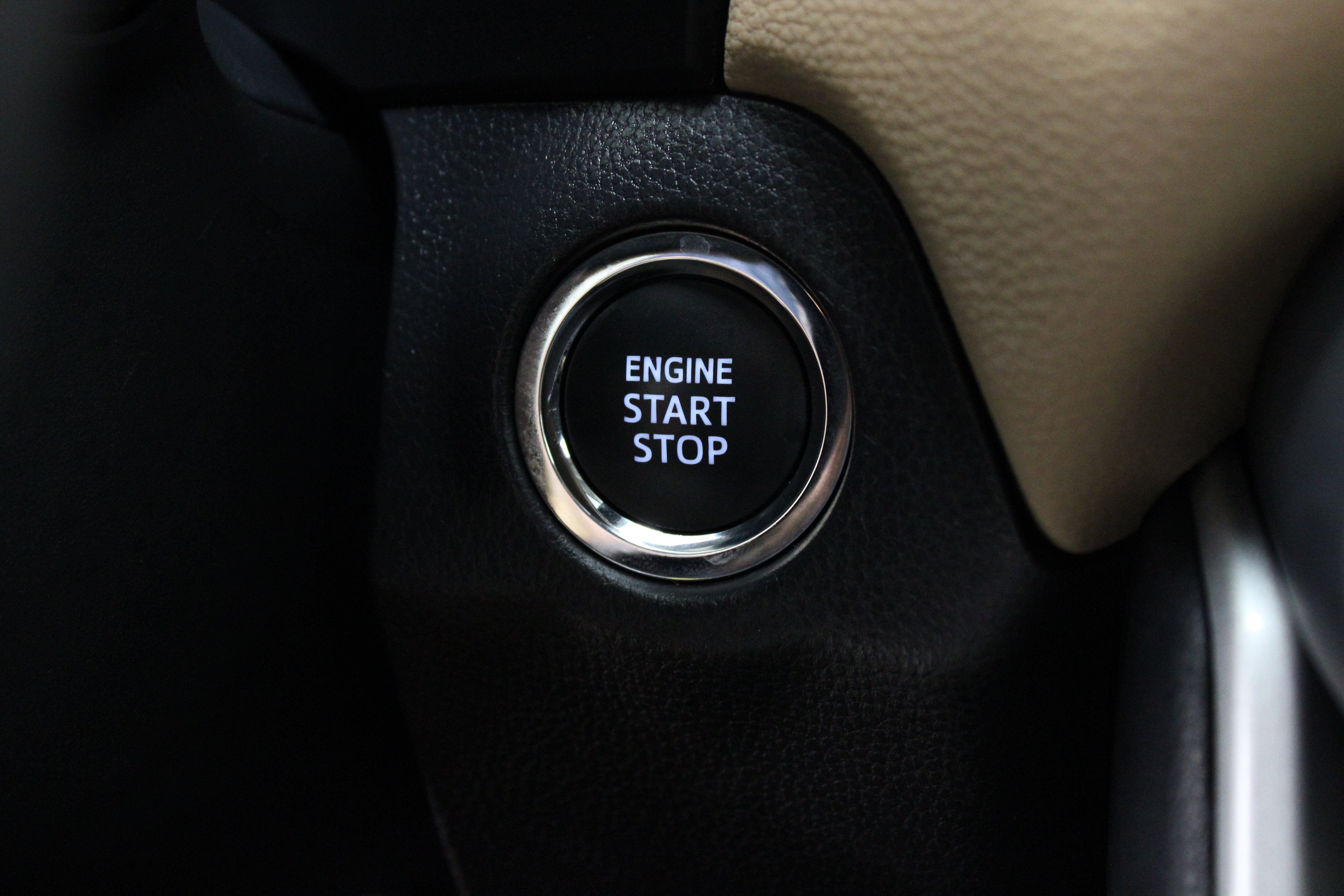 Used 2025 Toyota RAV4 Limited FWD image 18