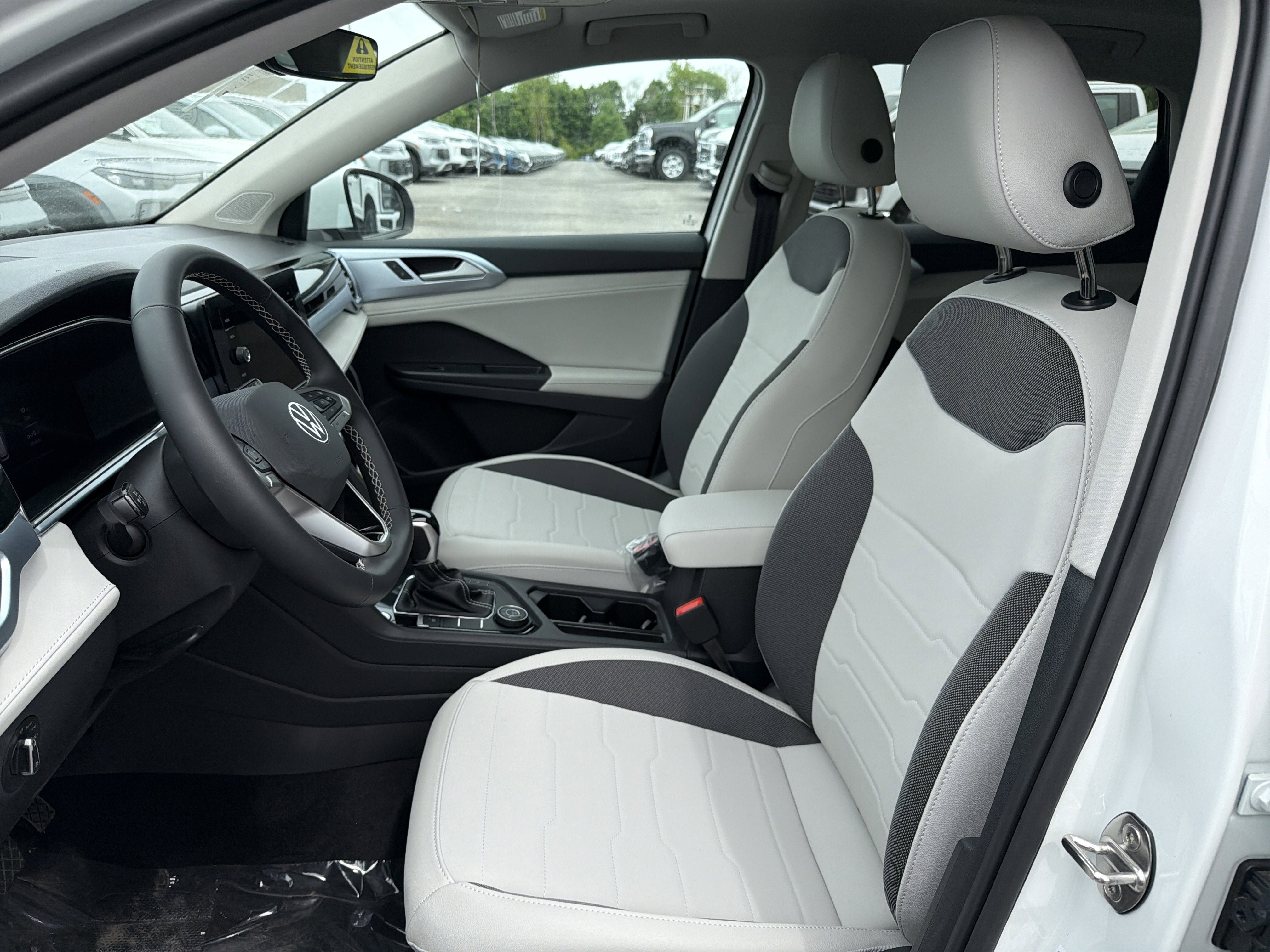 New 2026 Volkswagen Taos SE AWD/4WD image 10