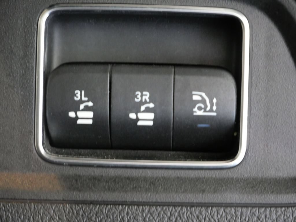 Used 2022 Mercedes-Benz GLS 450 4MATIC image 33