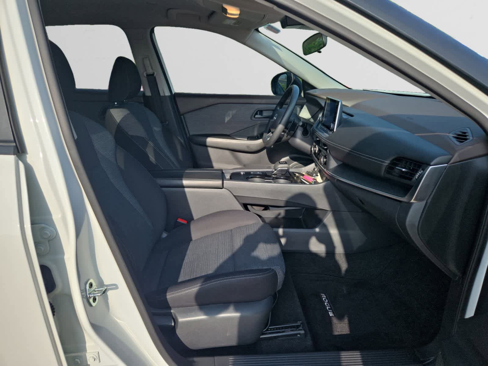 Used 2022 Nissan Rogue S FWD image 15