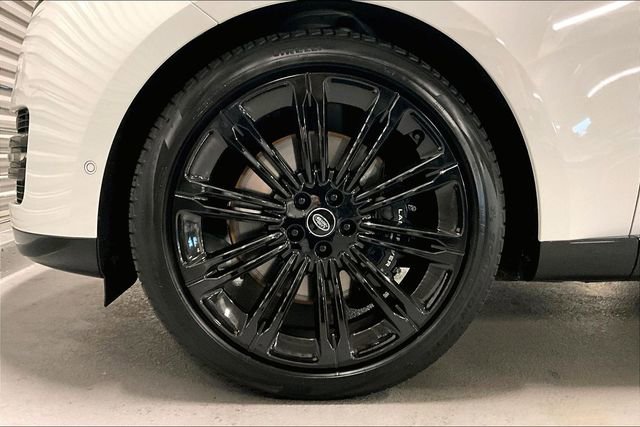 Certified 2024 Land Rover Range Rover SE image 8