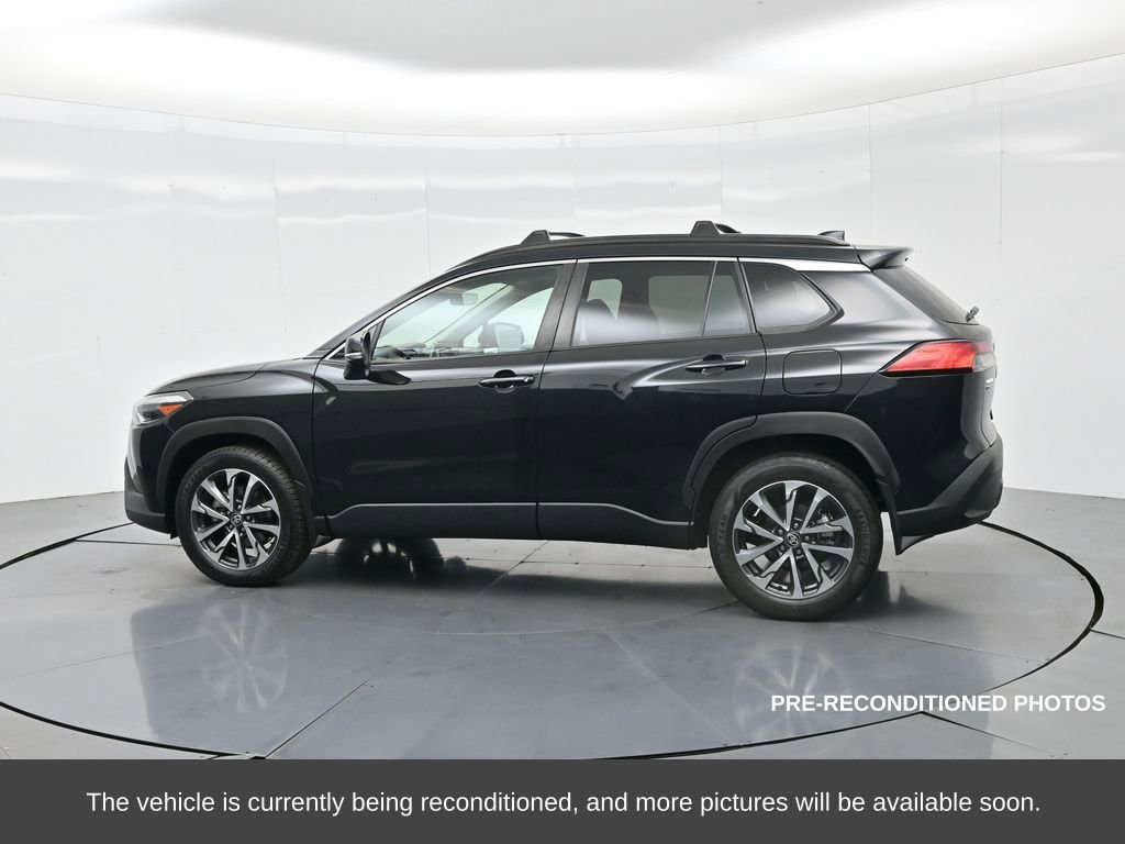 Used 2023 Toyota Corolla Cross XLE image 9