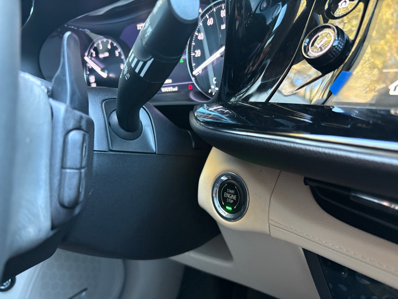 Used 2023 Buick Envision Avenir image 17