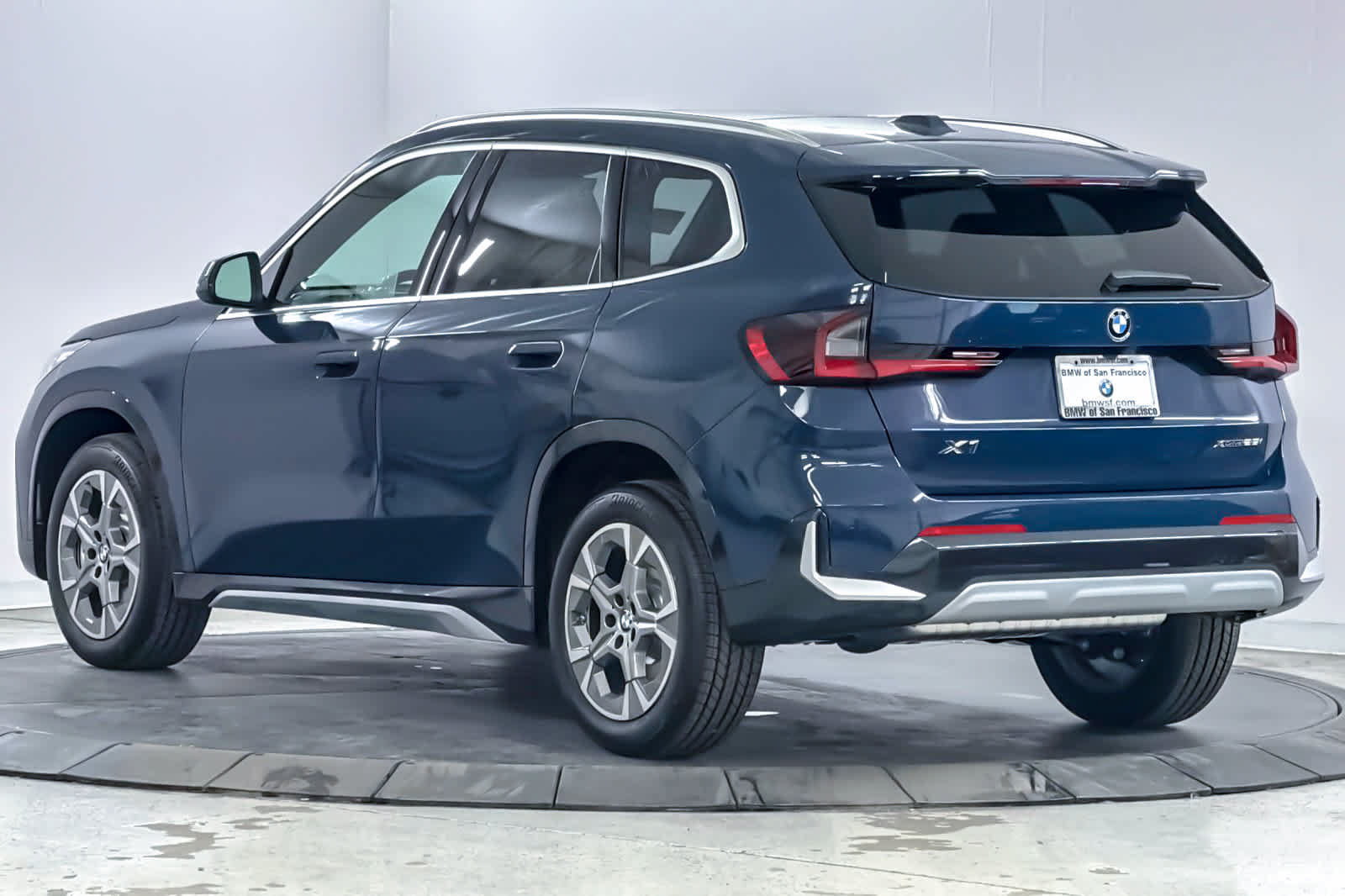 New 2026 BMW X1 xDrive28i w/ Convenience Package AWD/4WD image 2
