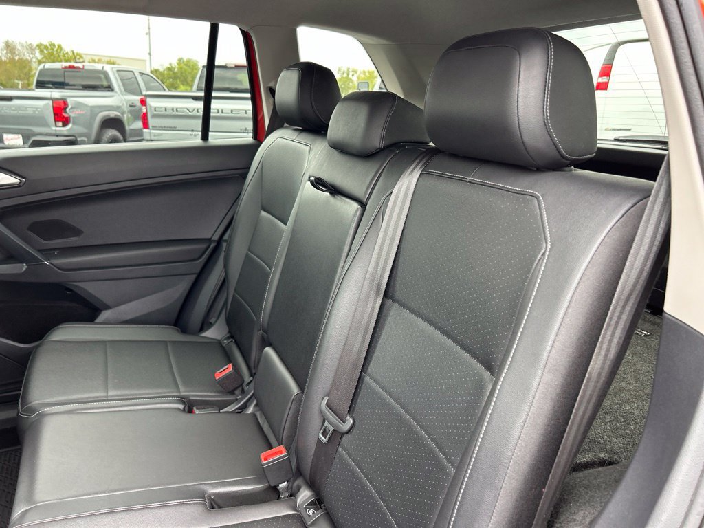 Used 2018 Volkswagen Tiguan SE AWD/4WD image 36