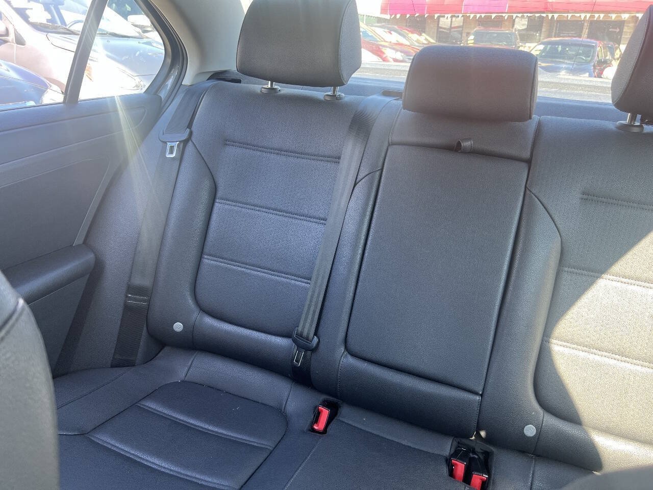 Used 2012 Volkswagen Jetta SE FWD image 17