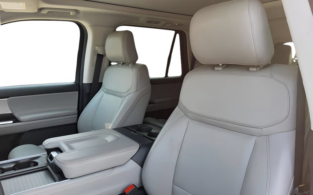 Used 2025 Ford Expedition Active AWD/4WD image 22