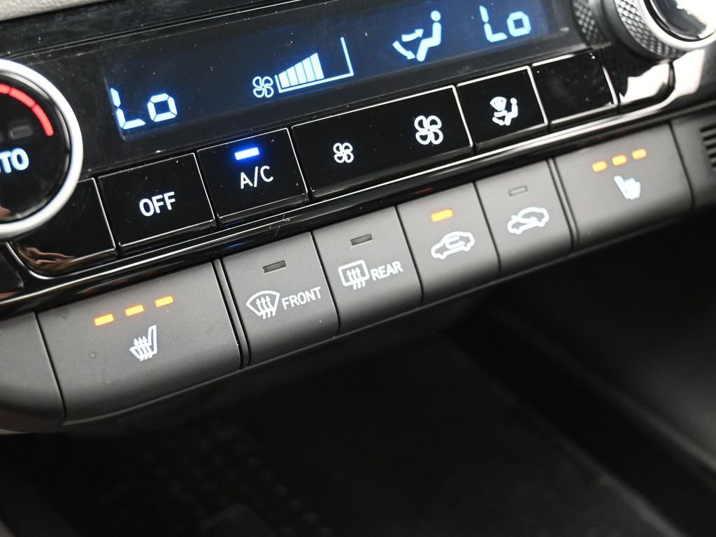 Used 2022 Hyundai Elantra SEL w/ Convenience + Premium Package image 25